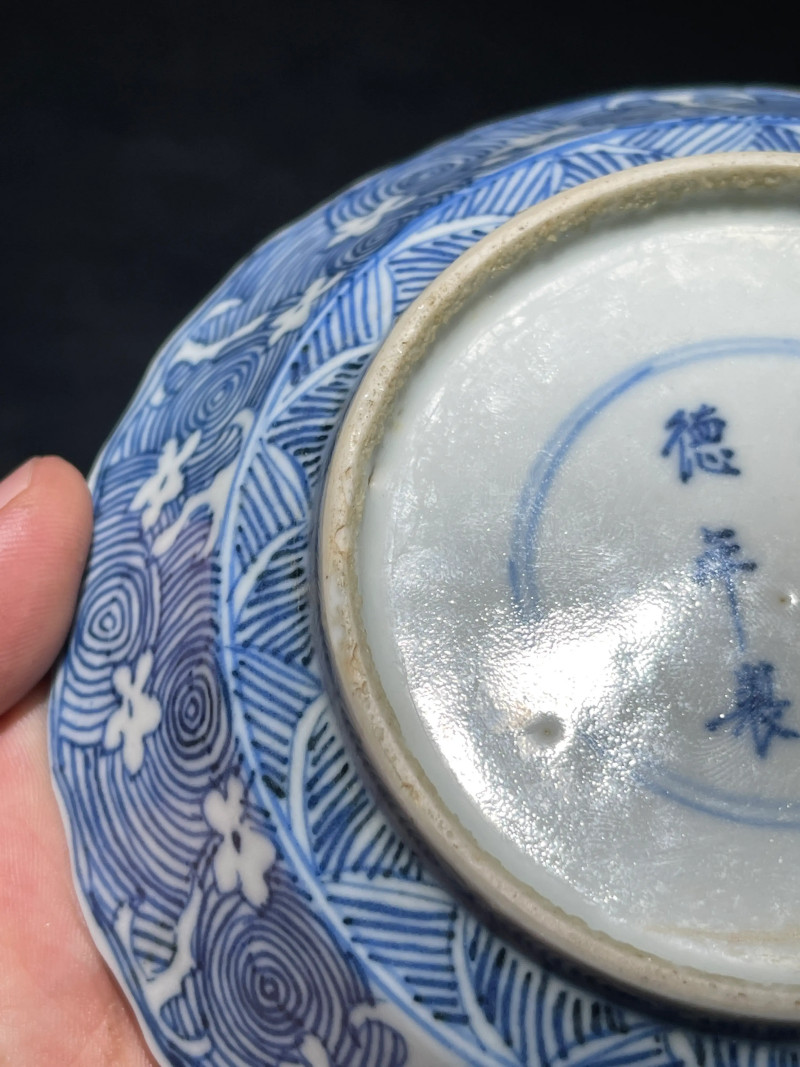 清早期 青花落花流水纹花口盘一对 - 图8