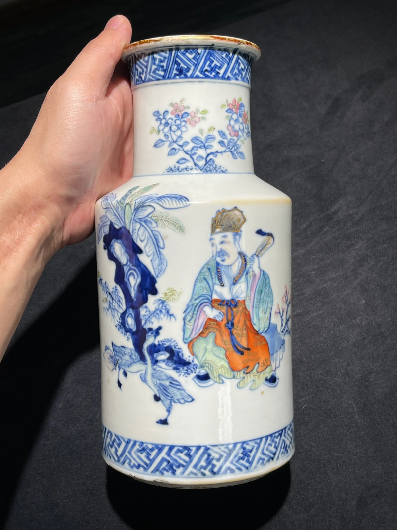 清中期 斗彩四爱图瓶一对 - 图2