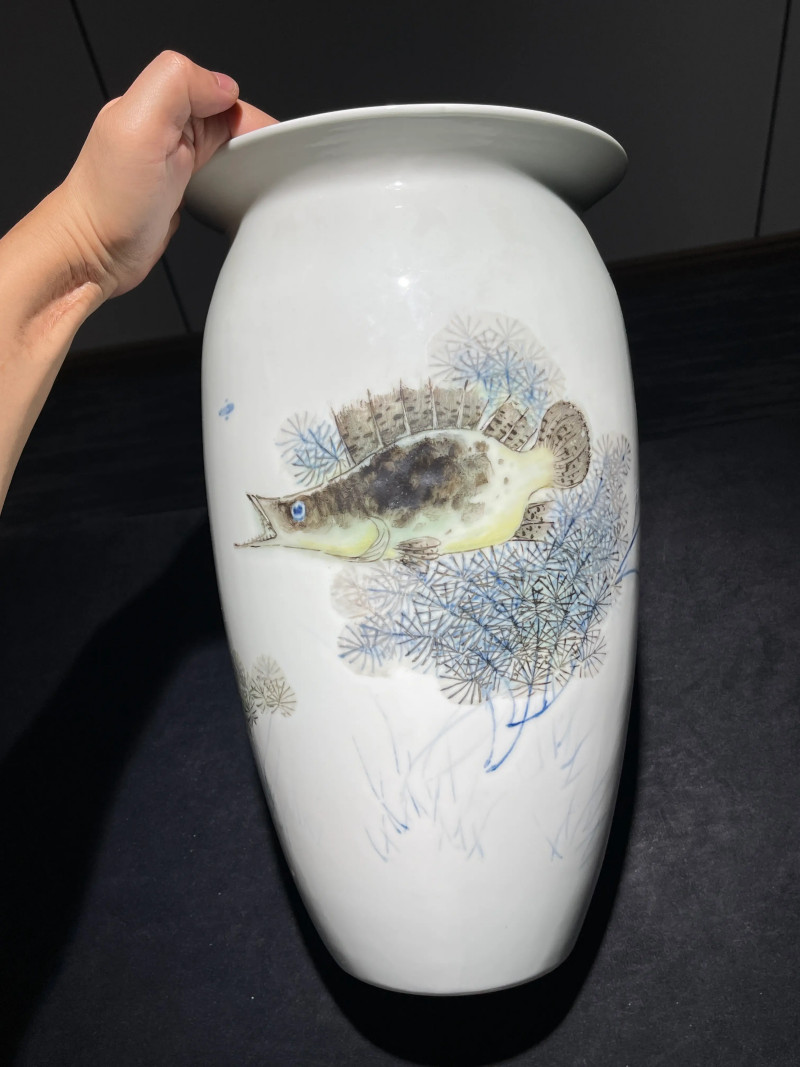 2001年 黄昌校画粉彩鱼藻纹大瓶 - 图4