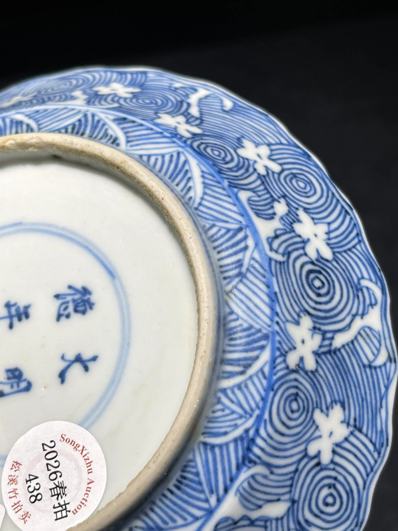 清早期 青花落花流水纹花口盘一对 - 图9