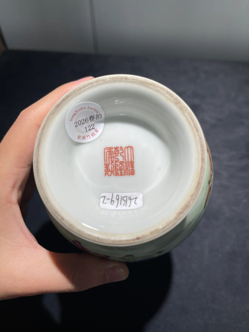 民国 粉彩婴戏纹双耳瓶一对 - 图21