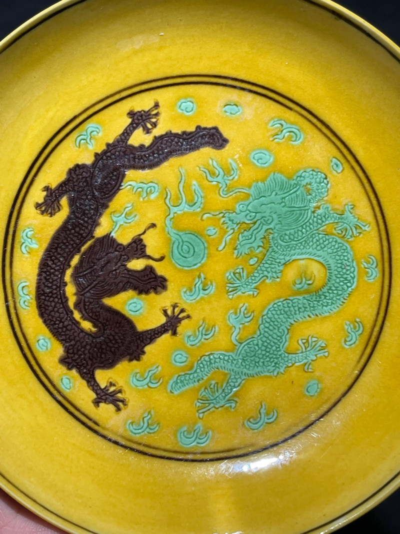 清同治 黄地素三彩龙纹盘 - 图3