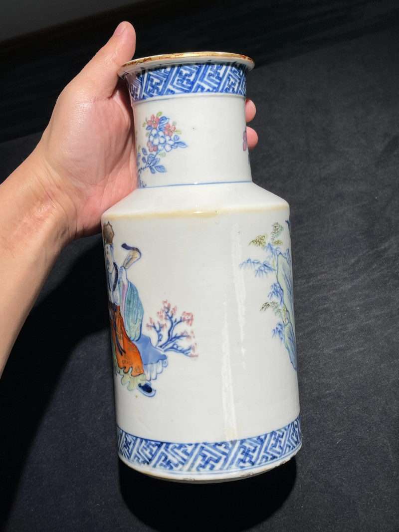 清中期 斗彩四爱图瓶一对 - 图3