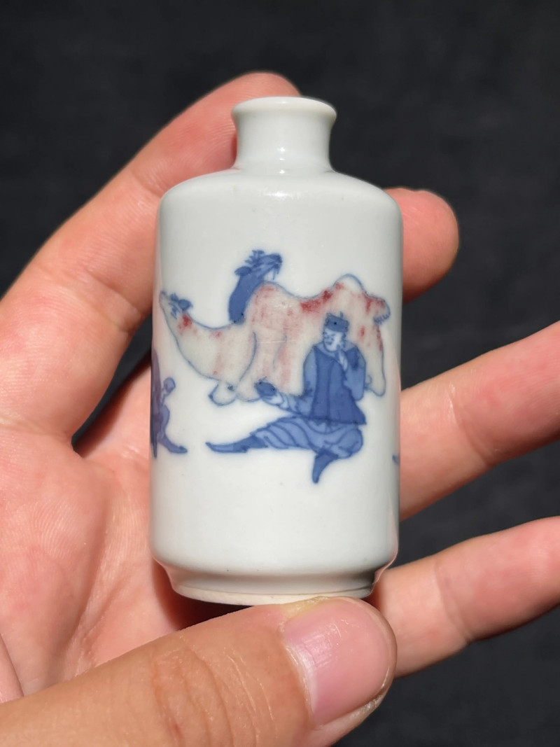 清中期 青花釉里红人物纹鼻烟壶 - 图4