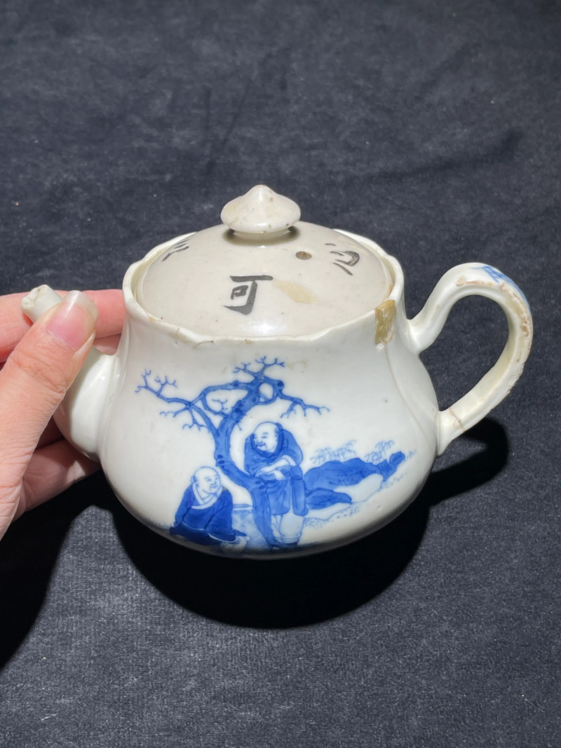 清宣统“江西瓷业公司”青花人物纹茶壶 - 图2