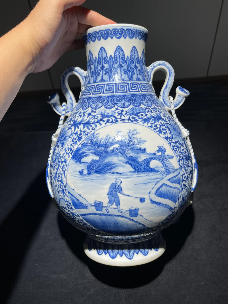 民国 青花缠枝莲开光耕织图双耳尊 - 图4