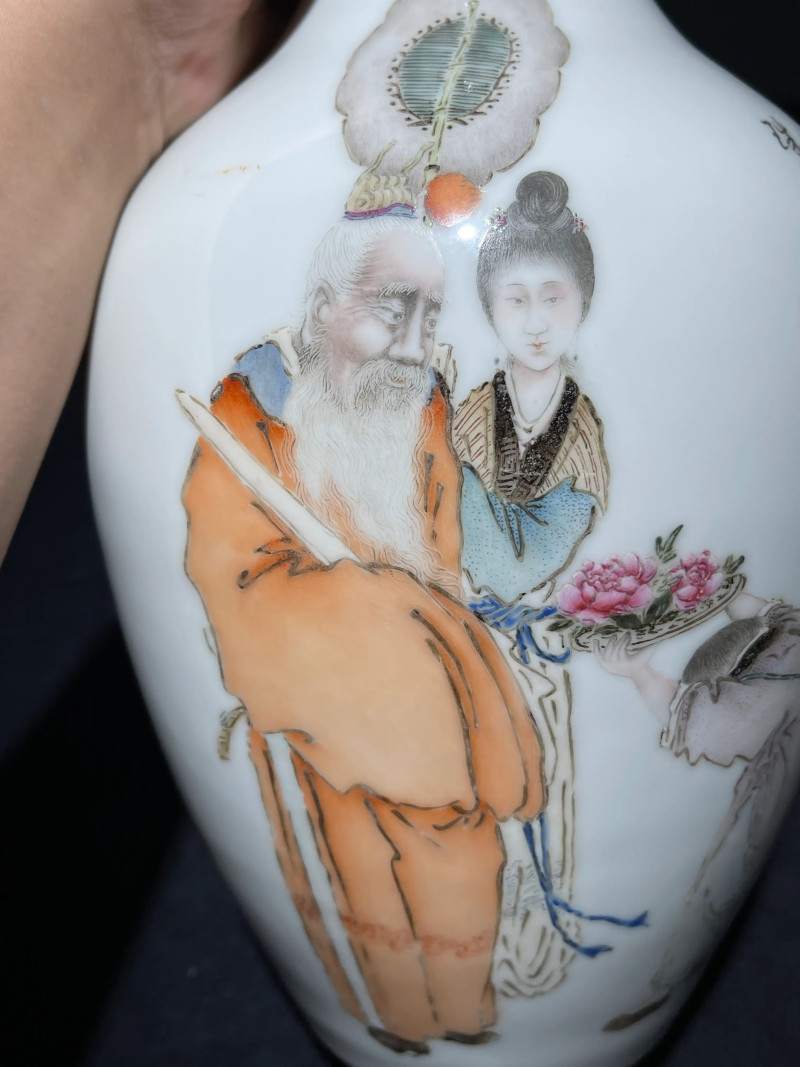 民国 刘希任画粉彩人物纹瓶 - 图4
