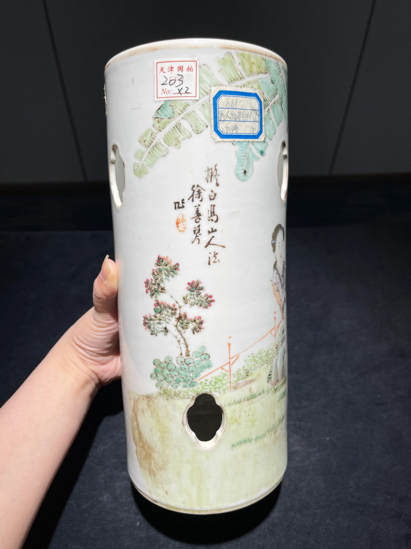 民国 徐善琴画浅绛彩人物纹帽筒二只 - 图3