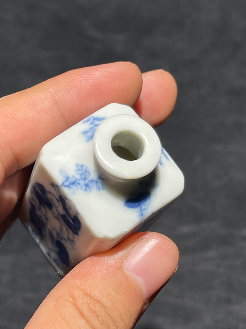清道光 青花婴戏纹四方倭角鼻烟壶 - 图6