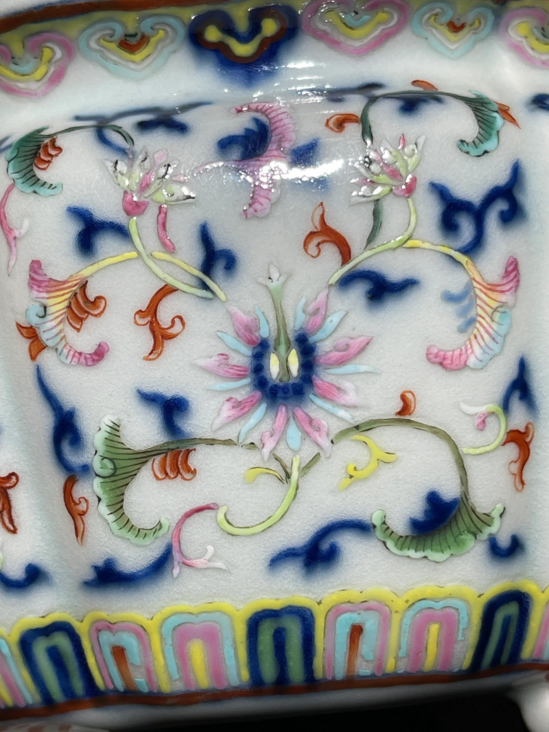 清中期 青花粉彩西番莲纹花口盆 - 图6