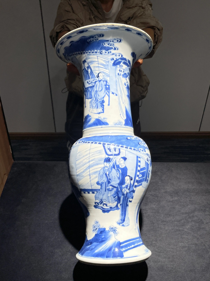 清康熙 青花人物纹凤尾尊 - 图2
