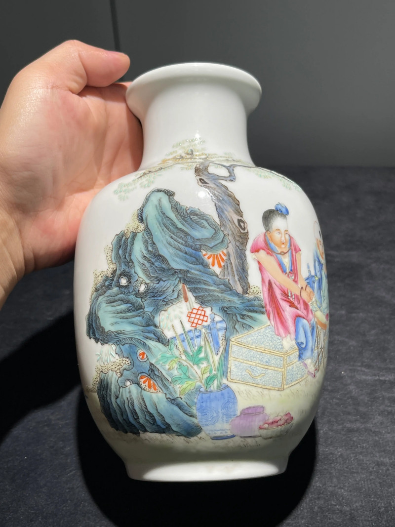 民国 粉彩婴戏纹瓶 - 图5
