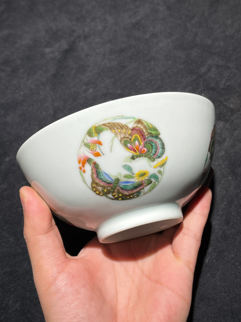 建国后 仿雍正珐琅彩团蝶纹碗 - 图4