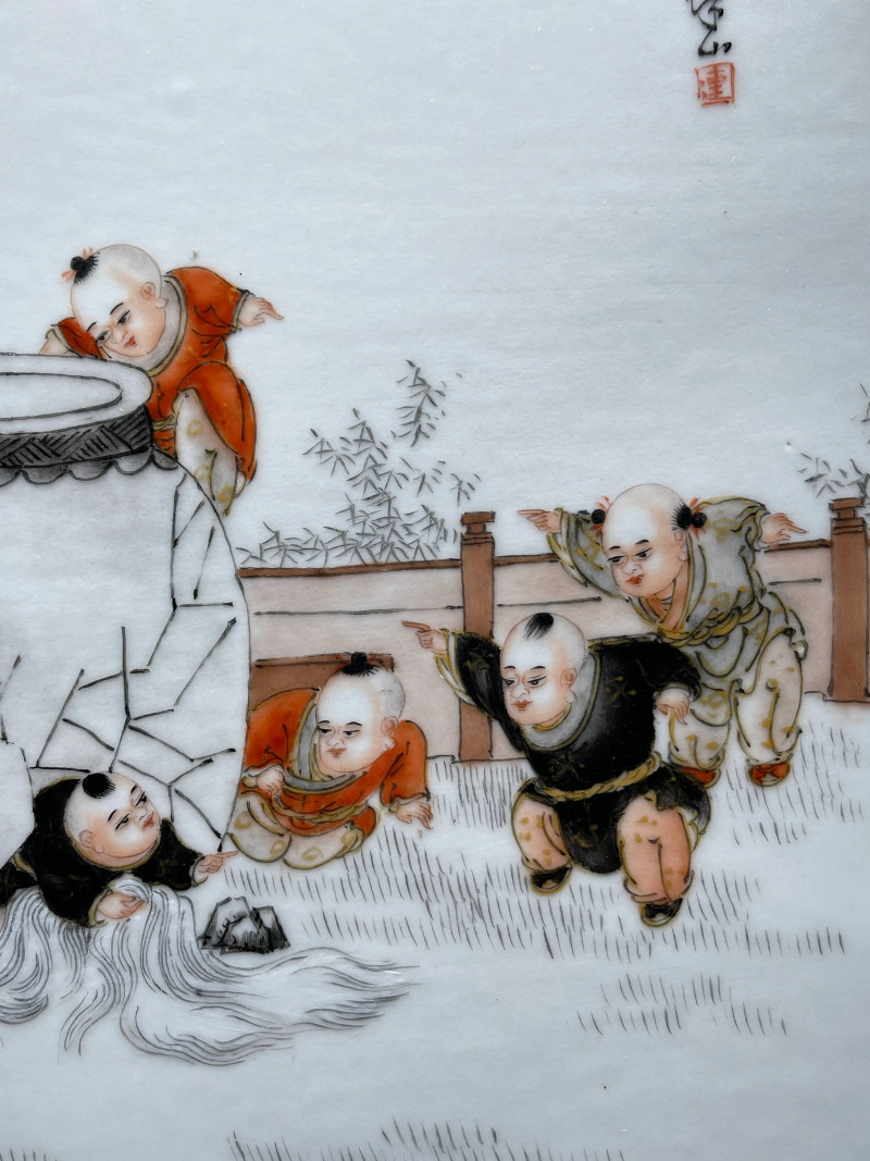 1949年 雷火莲画粉彩婴戏纹瓷板 - 图3