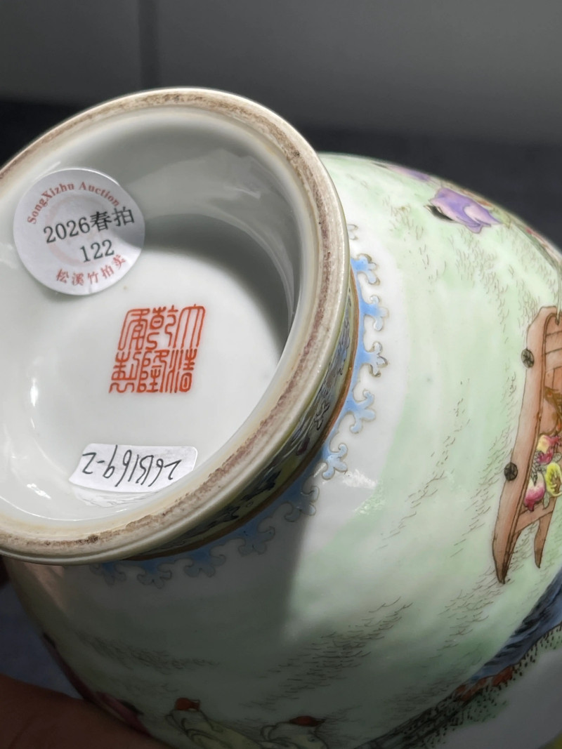 民国 粉彩婴戏纹双耳瓶一对 - 图23