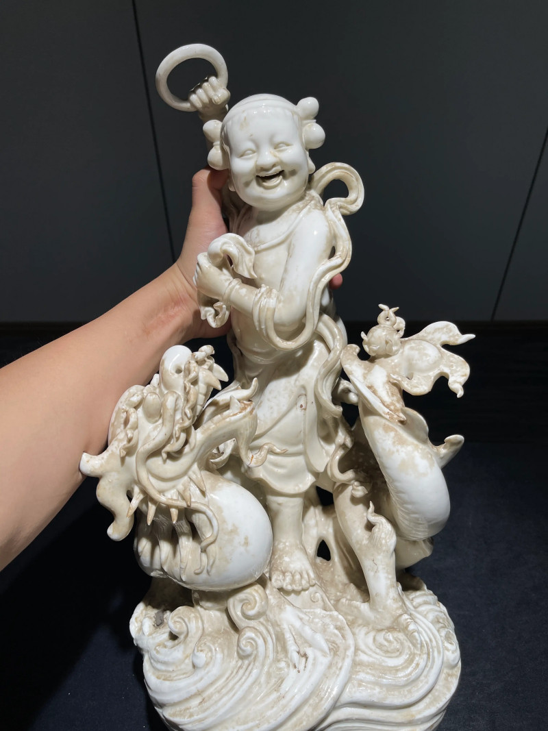 民国 白釉哪吒闹海瓷塑 - 图2