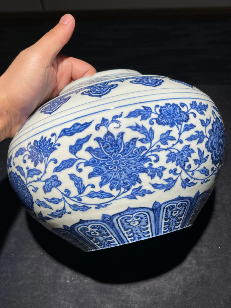 清乾隆 青花缠枝莲纹赏瓶 - 图2