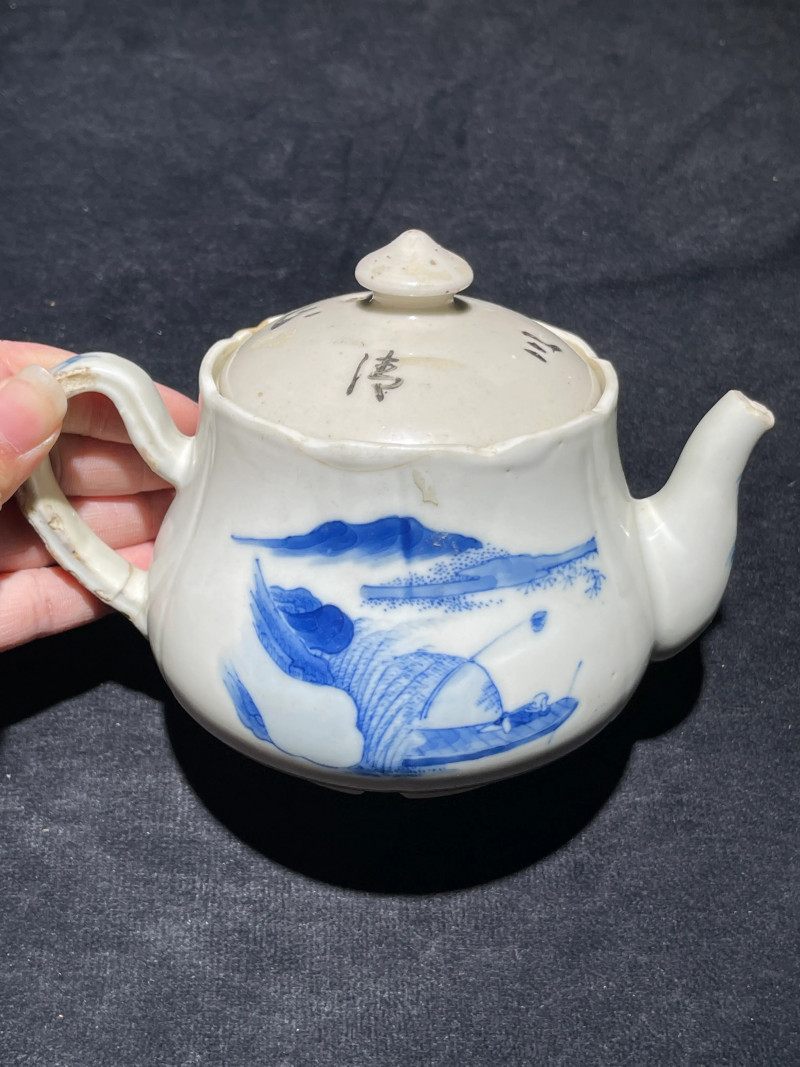 清宣统“江西瓷业公司”青花人物纹茶壶 - 图3
