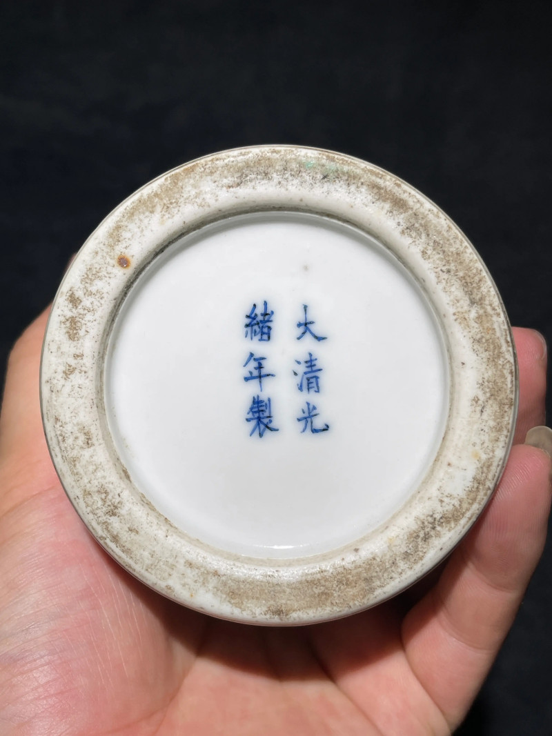 清光绪 粉彩人物纹笔筒 - 图8