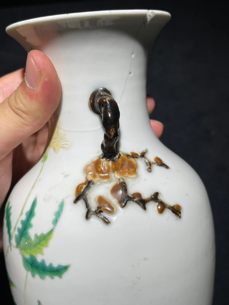 清晚期 粉彩飞黄腾达纹梅花耳瓶 - 图5