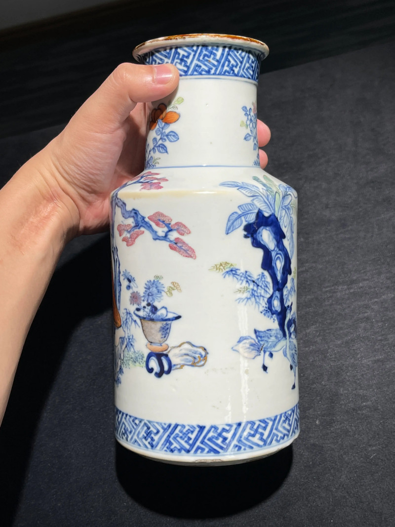 清中期 斗彩四爱图瓶一对 - 图5
