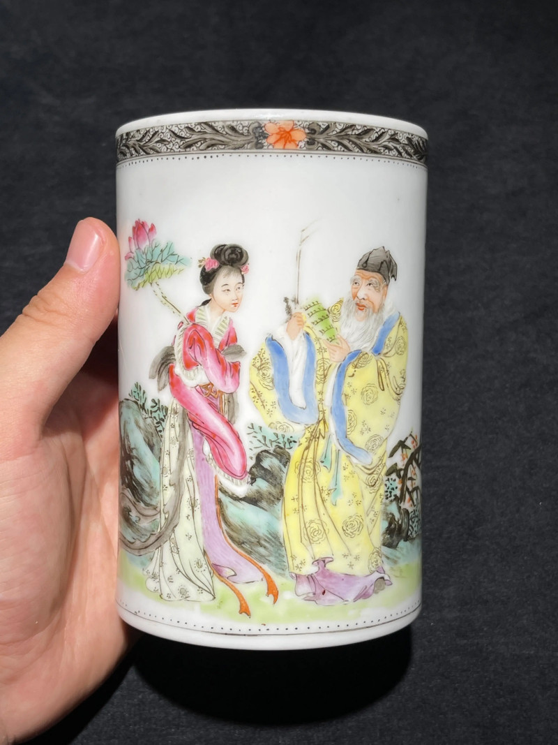 民国 程水金画粉彩人物纹笔筒 - 图2