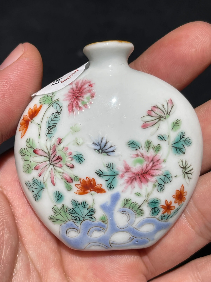 清乾隆 粉彩花卉诗文鼻烟壶 - 图4