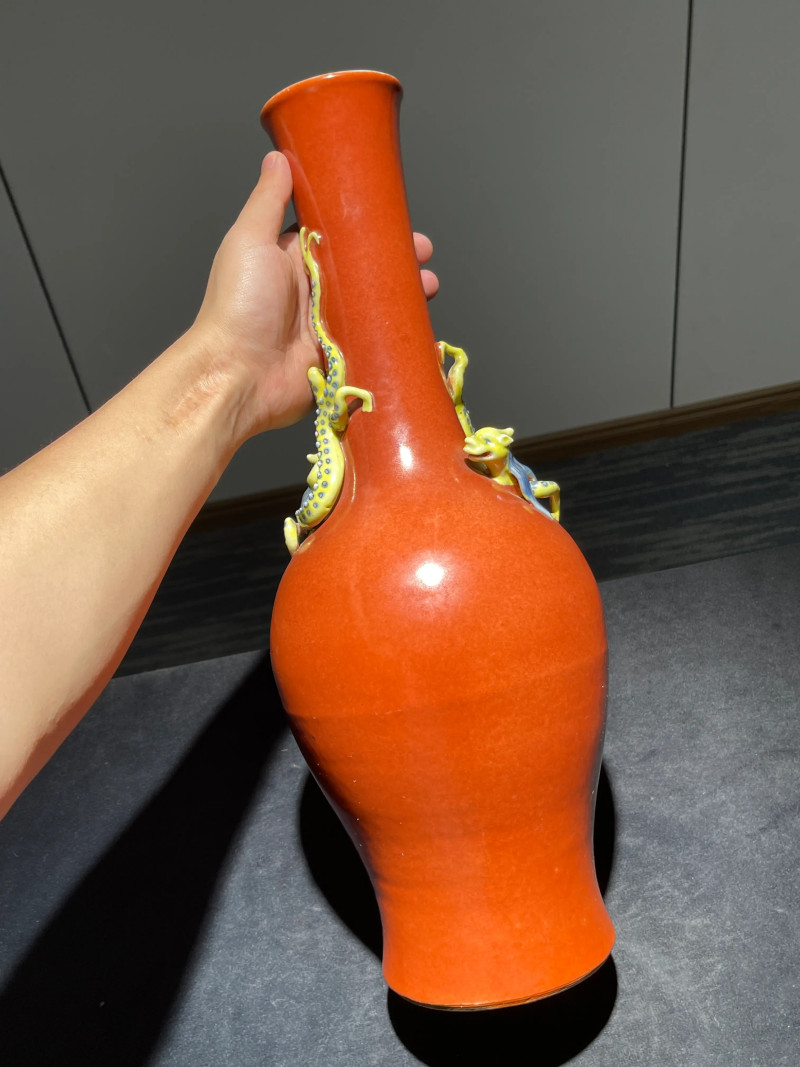 清中期 珊瑚红釉堆塑螭龙纹大瓶 - 图3