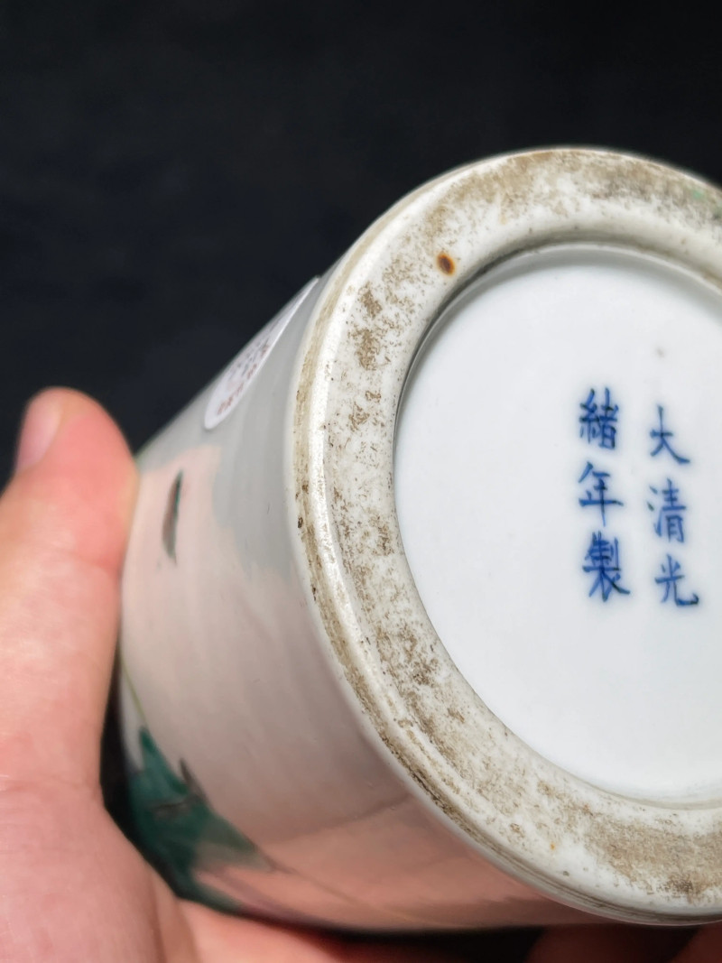 清光绪 粉彩人物纹笔筒 - 图9