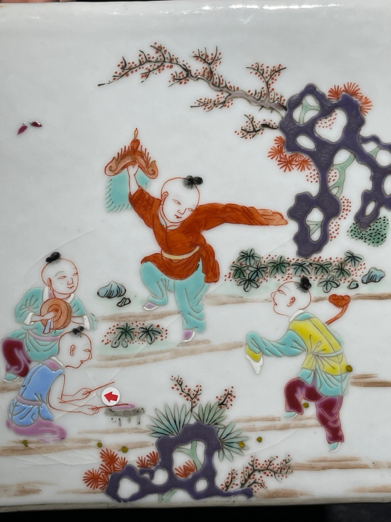 民国 粉彩四妃十六子纹方花盆一对 - 图8