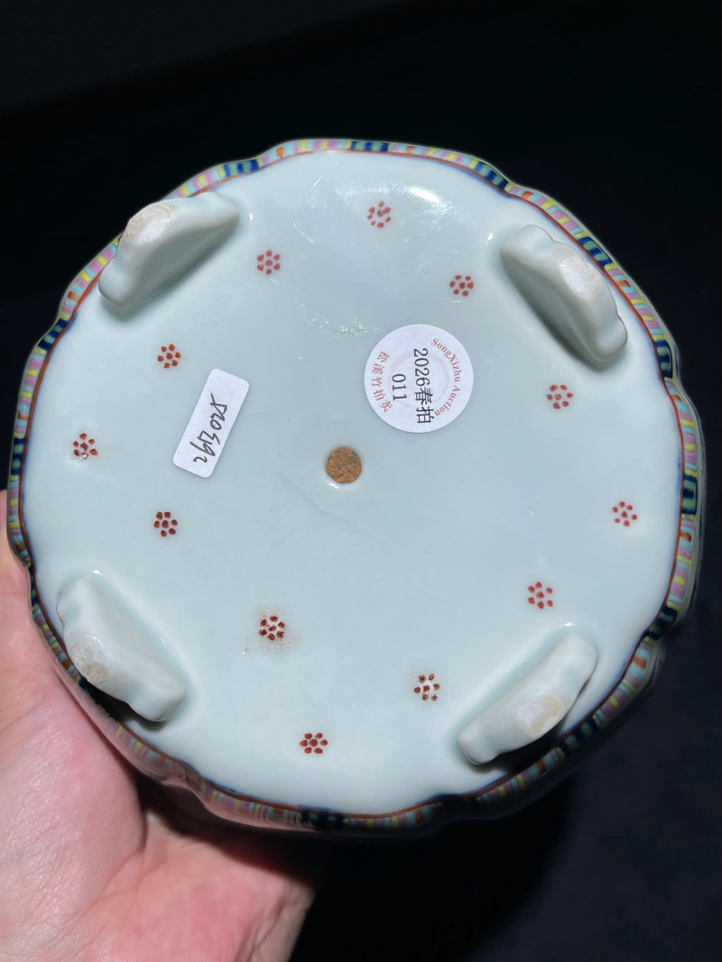 清中期 青花粉彩西番莲纹花口盆 - 图8
