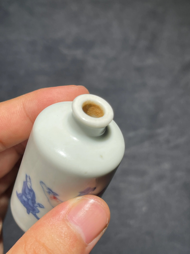 清中期 青花釉里红人物纹鼻烟壶 - 图7