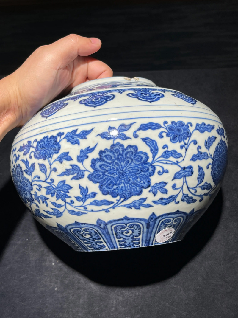 清乾隆 青花缠枝莲纹赏瓶 - 图4