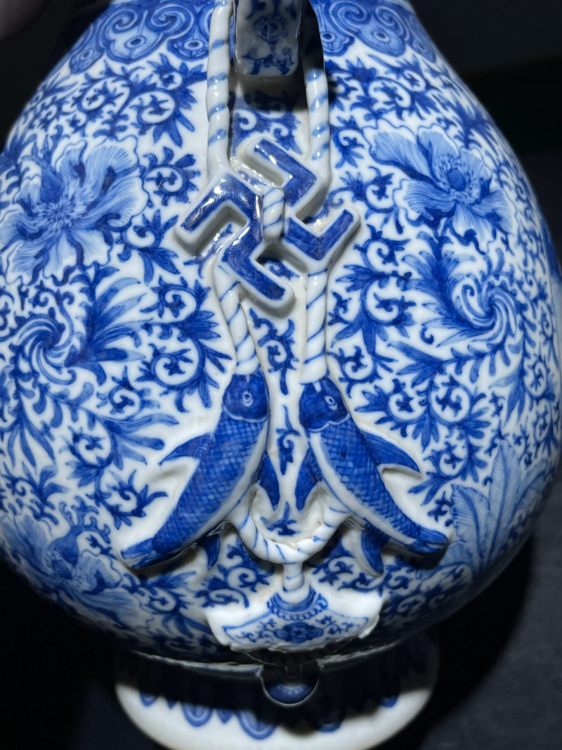 民国 青花缠枝莲开光耕织图双耳尊 - 图7