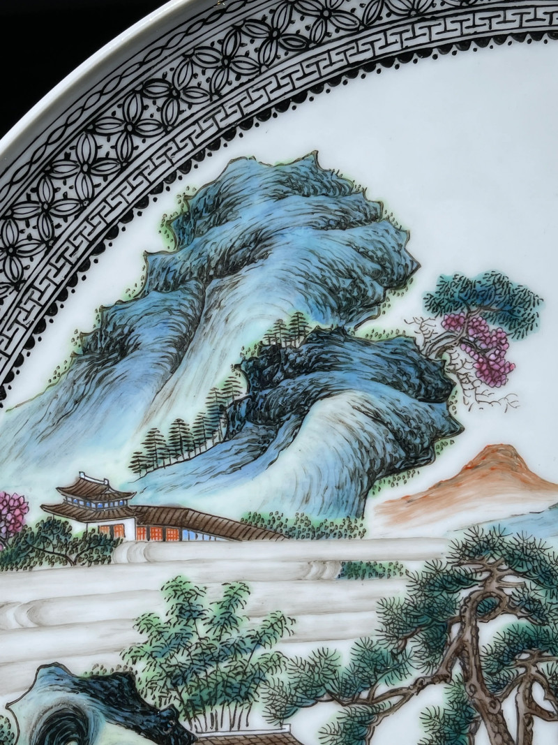 民国 粉彩山水纹大盘一对 - 图13