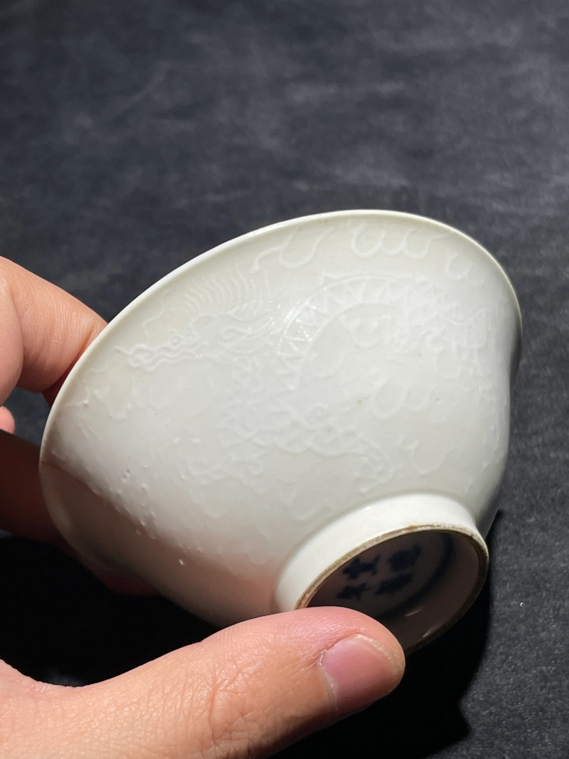 明代 白釉堆白龙纹杯 - 图2