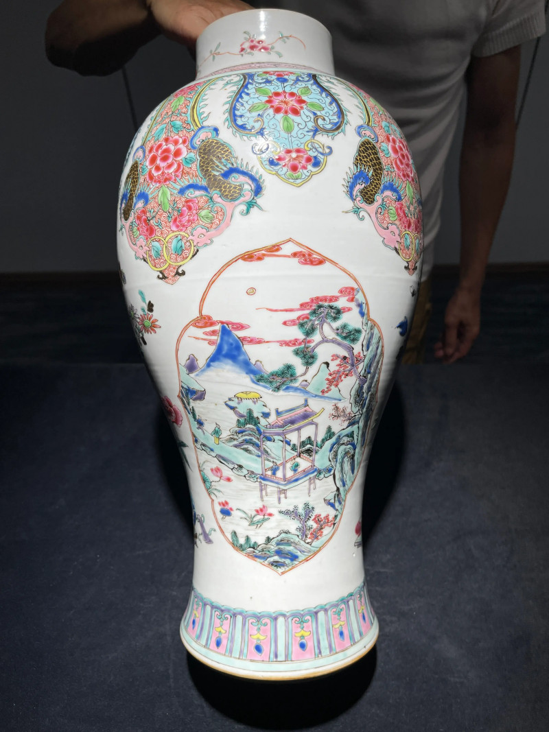 清雍正 粉彩花卉开光山水纹盖瓶一对 - 图26