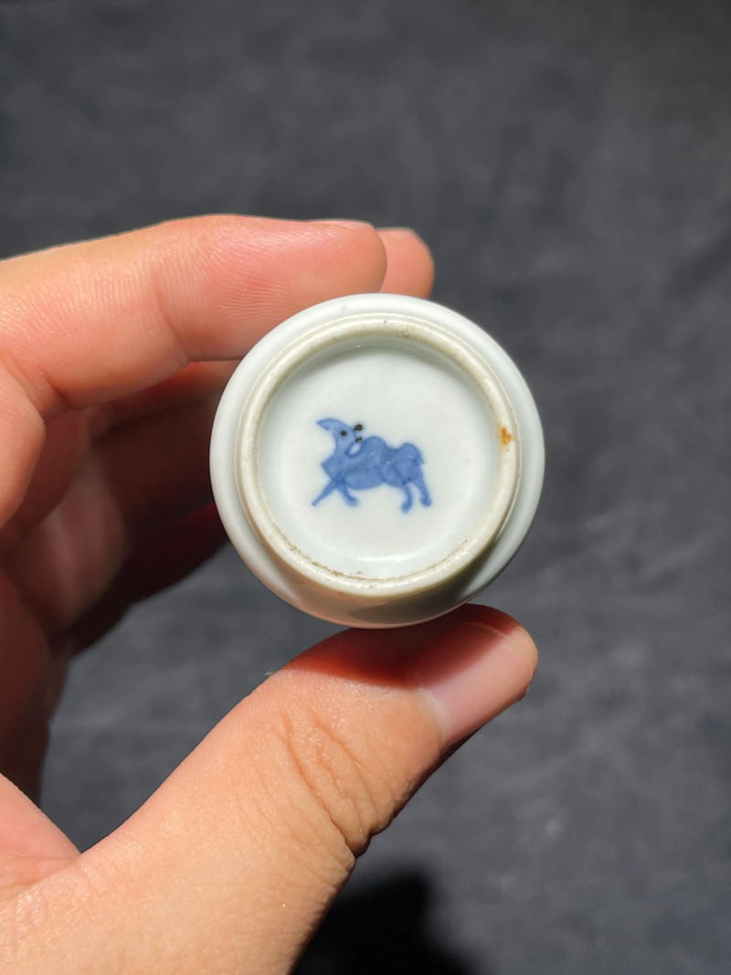清中期 青花釉里红人物纹鼻烟壶 - 图8