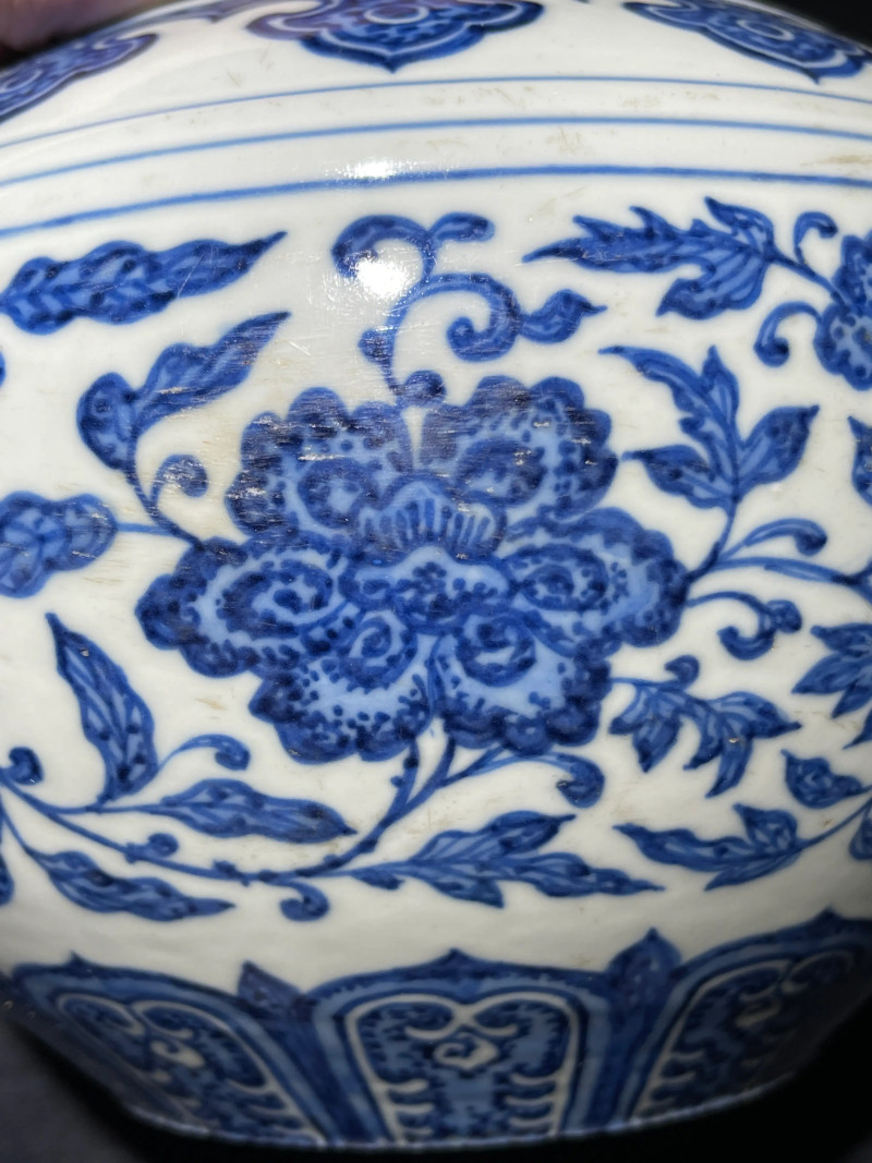 清乾隆 青花缠枝莲纹赏瓶 - 图5