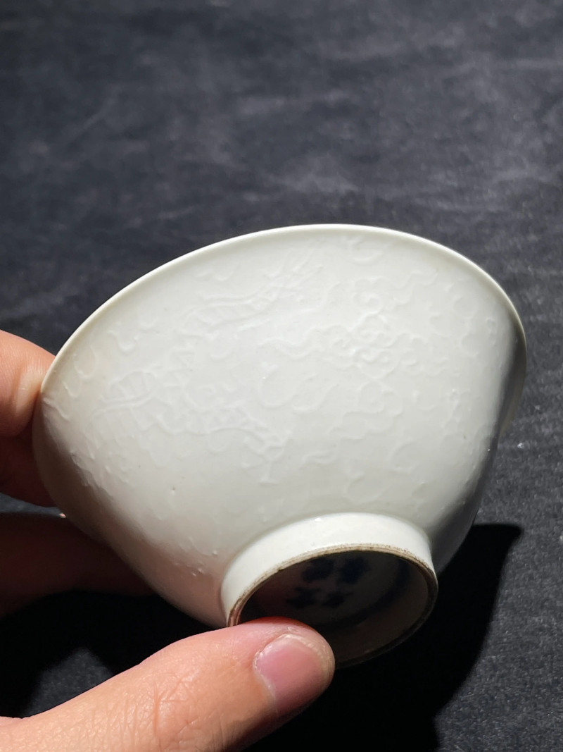 明代 白釉堆白龙纹杯 - 图3