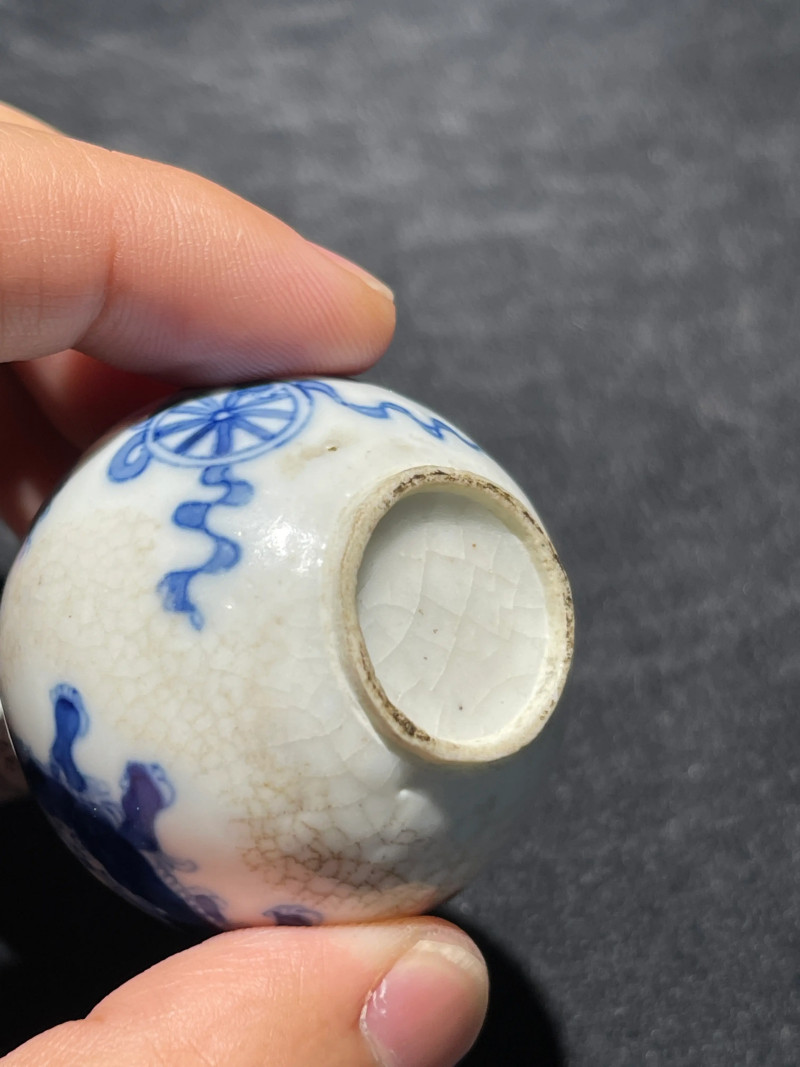 清晚期 浆胎青花狮子纹小天球瓶一对 - 图15