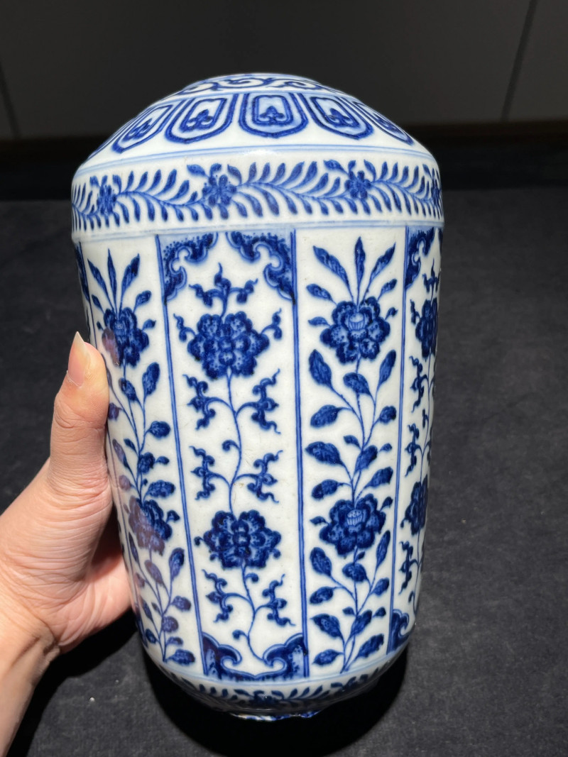 清乾隆 青花花卉纹纸槌瓶 - 图4