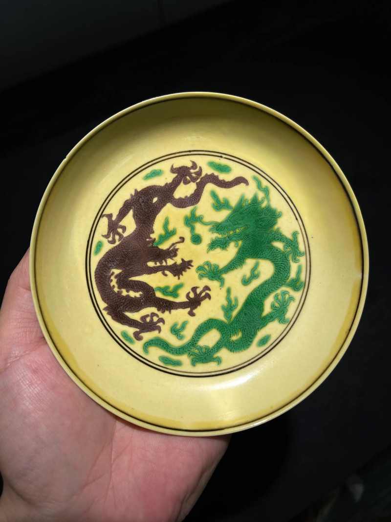清康熙 黄地素三彩龙纹盘 - 图2