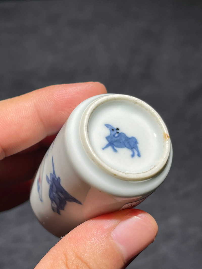 清中期 青花釉里红人物纹鼻烟壶 - 图9
