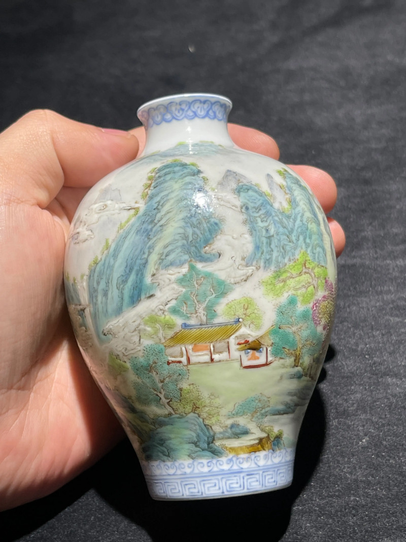 民国 粉彩山水纹梅瓶 - 图2