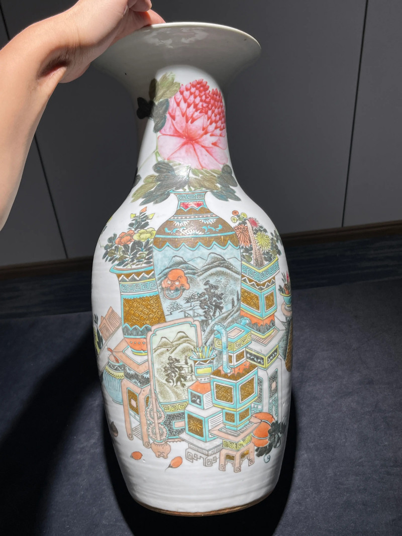 民国 戴裕成画浅绛彩博古纹大瓶 - 图2