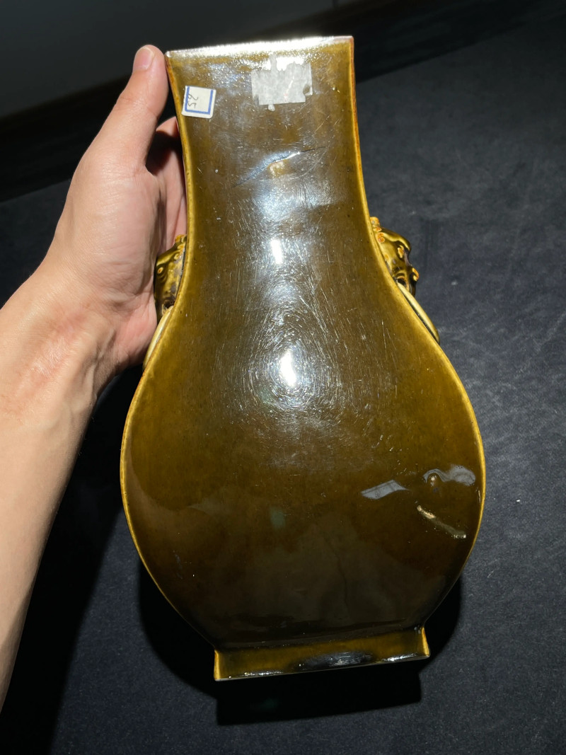 清乾隆 茶叶末釉铺首耳方瓶 - 图2