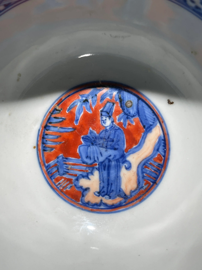 明嘉靖 珊瑚红青花人物纹碗 - 图7