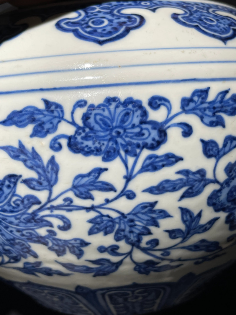 清乾隆 青花缠枝莲纹赏瓶 - 图6