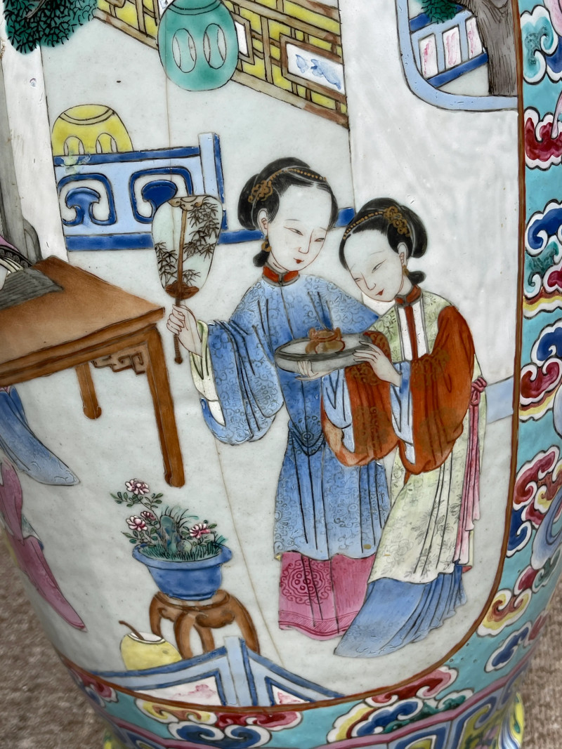 清乾隆 粉彩仕女纹大瓶一对 - 图28